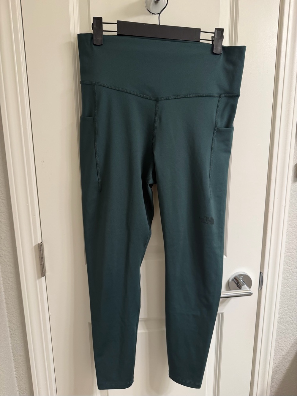 The North Face Forest Green High-Waist Active Leggings with Side Pockets